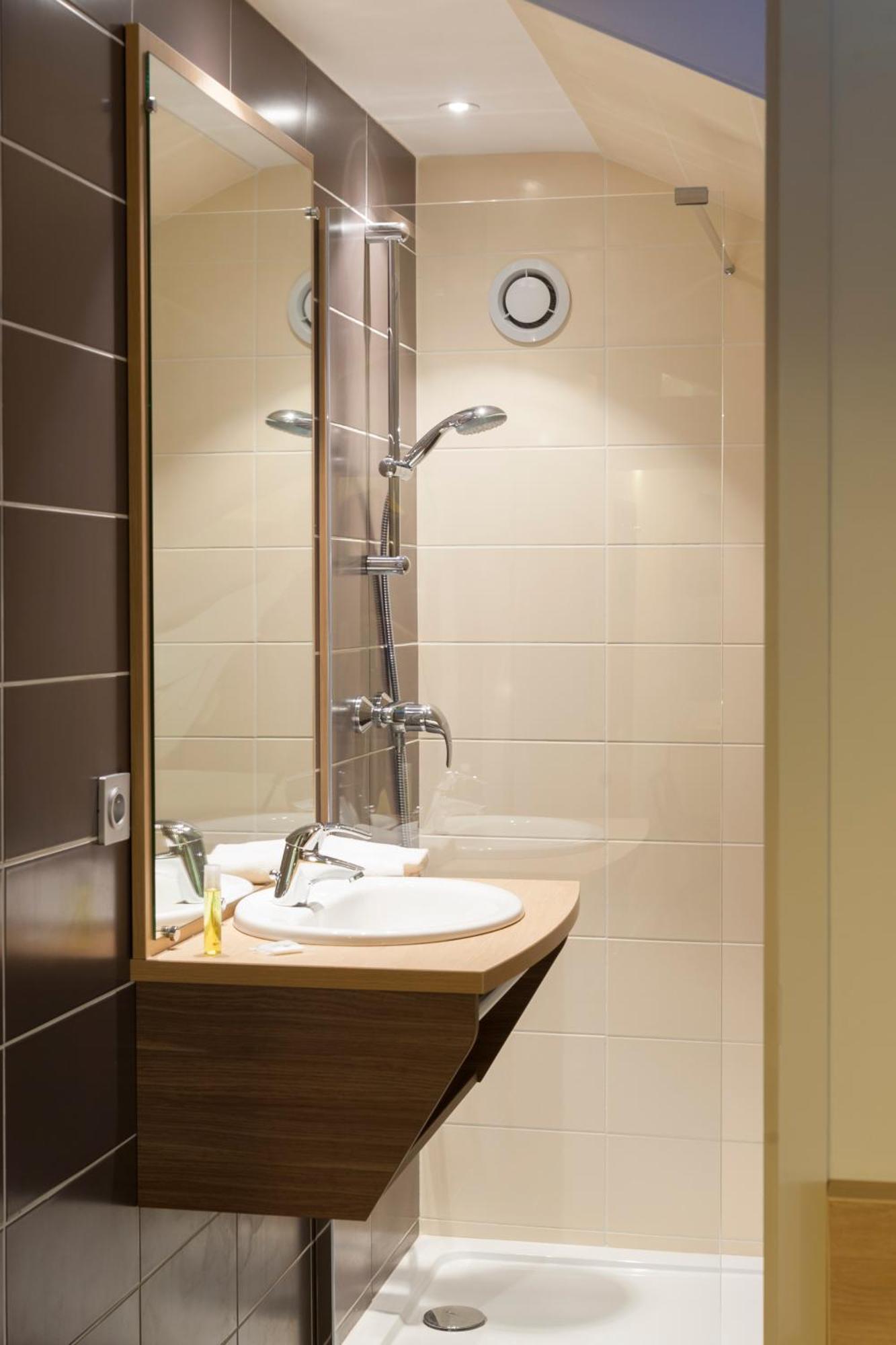 Brit Hotel Macon Centre Gare المظهر الخارجي الصورة